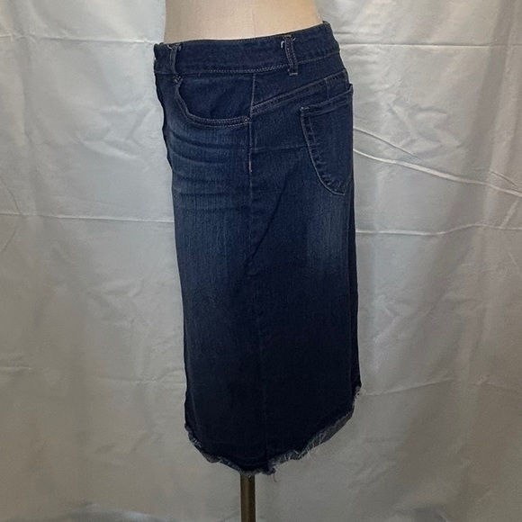 A2Y jean skirt with a fringe bottom - Picture 3 of 3
